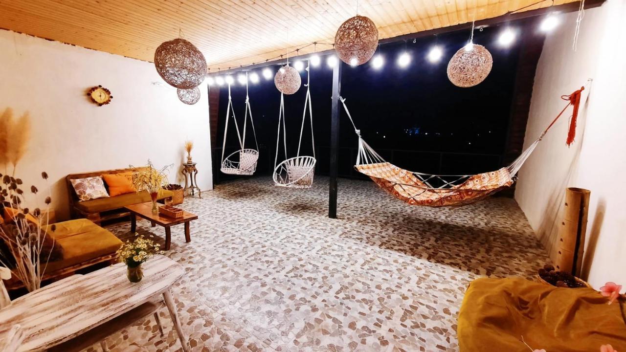 Inaisi Hotel Kutaisi Eksteriør bilde