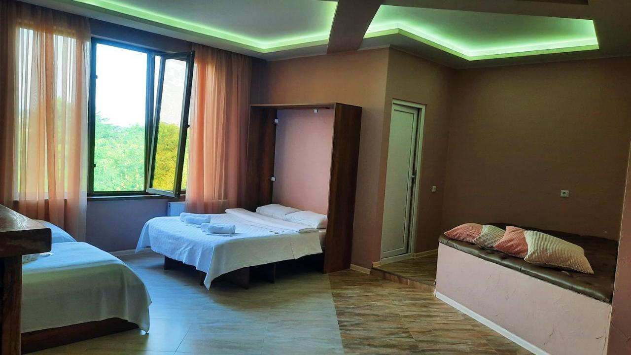 Inaisi Hotel Kutaisi Eksteriør bilde