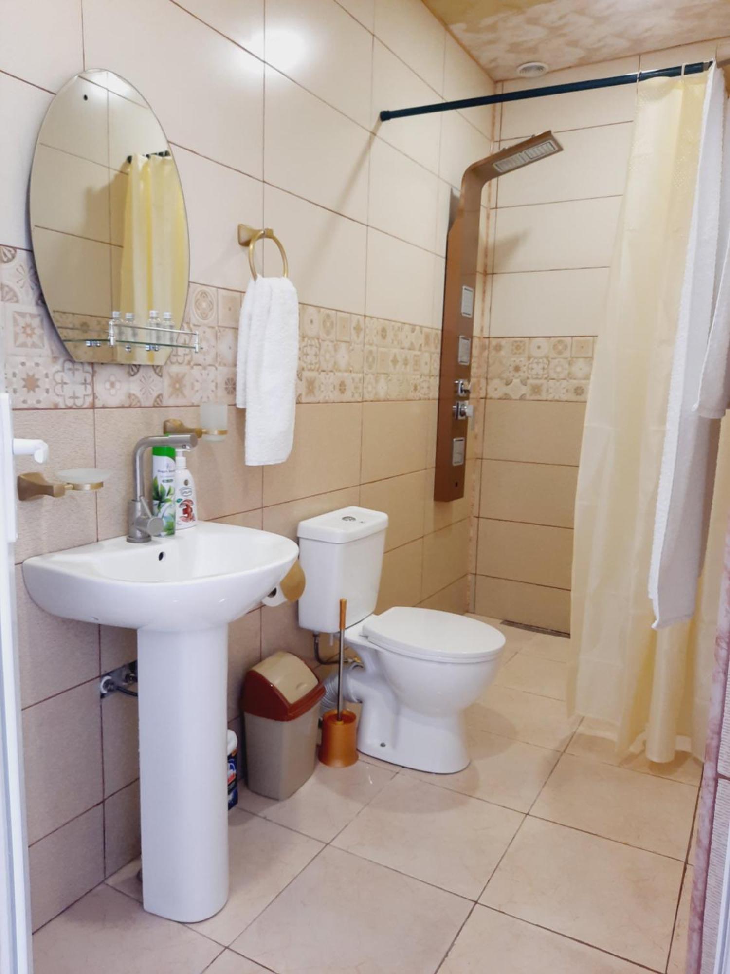 Inaisi Hotel Kutaisi Eksteriør bilde